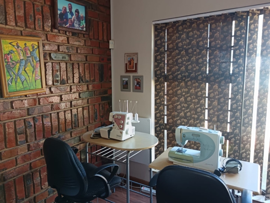 4 Bedroom Property for Sale in Carters Glen Northern Cape